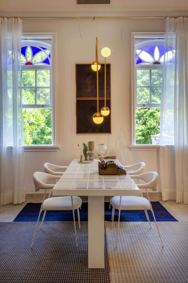 Sala de Reunião e Galeria Brando Barbosa, por Ricardo Melo e Rodrigo Passos. Ambiente da CASACOR Rio de Janeiro 2022 Sala de Reunião e Galeria Brando Barbosa, por Ricardo Melo e Rodrigo Passos. Ambiente da CASACOR Rio de Janeiro 2022