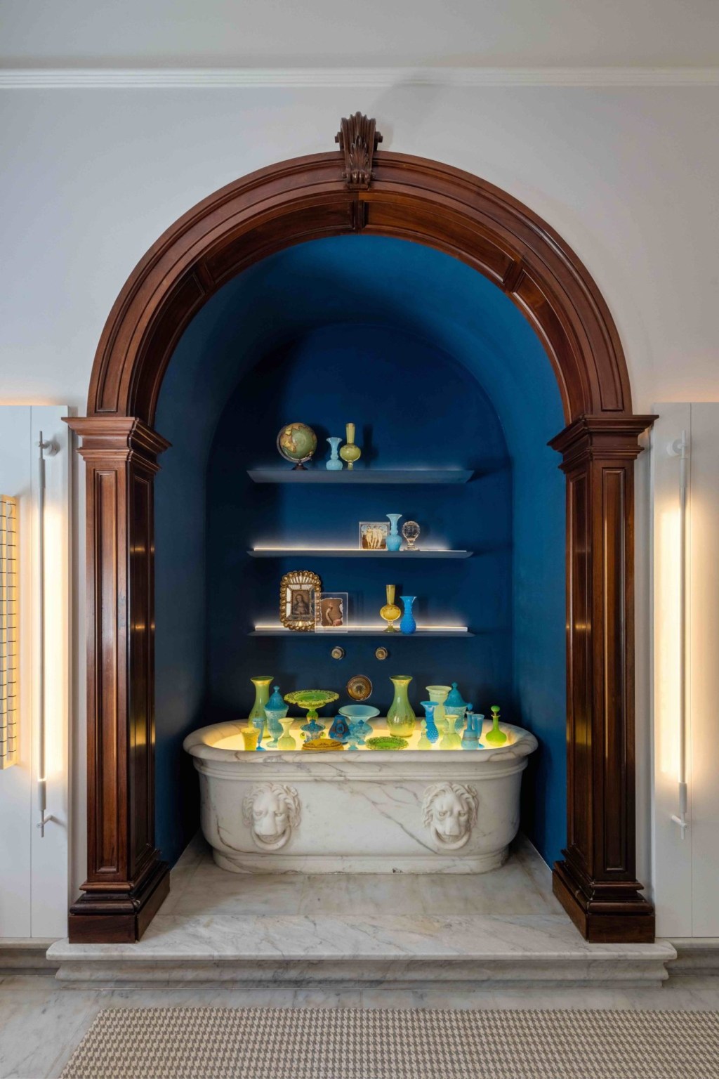 Sala de Reunião e Galeria Brando Barbosa, por Ricardo Melo e Rodrigo Passos – CASACOR Rio 2022 Sala de Reunião e Galeria Brando Barbosa, por Ricardo Melo e Rodrigo Passos. Ambiente da CASACOR Rio de Janeiro 2022