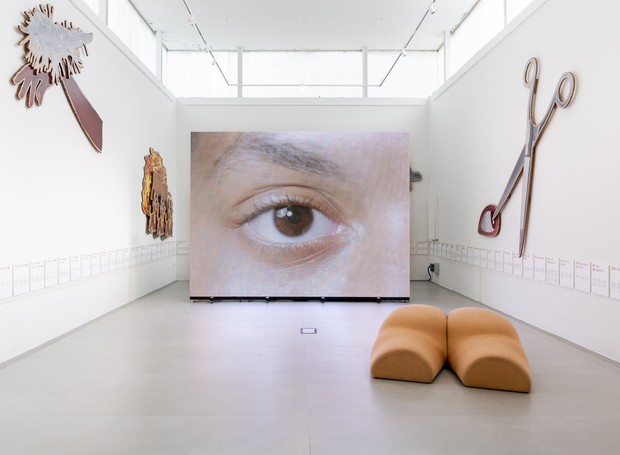 coracao_saindo_pela_boca_brasil_leva_expressoes_nacionais_a_bienal_de_veneza2 Instalação artística de Jonathas de Andrade para a Bienal de Veneza 2022