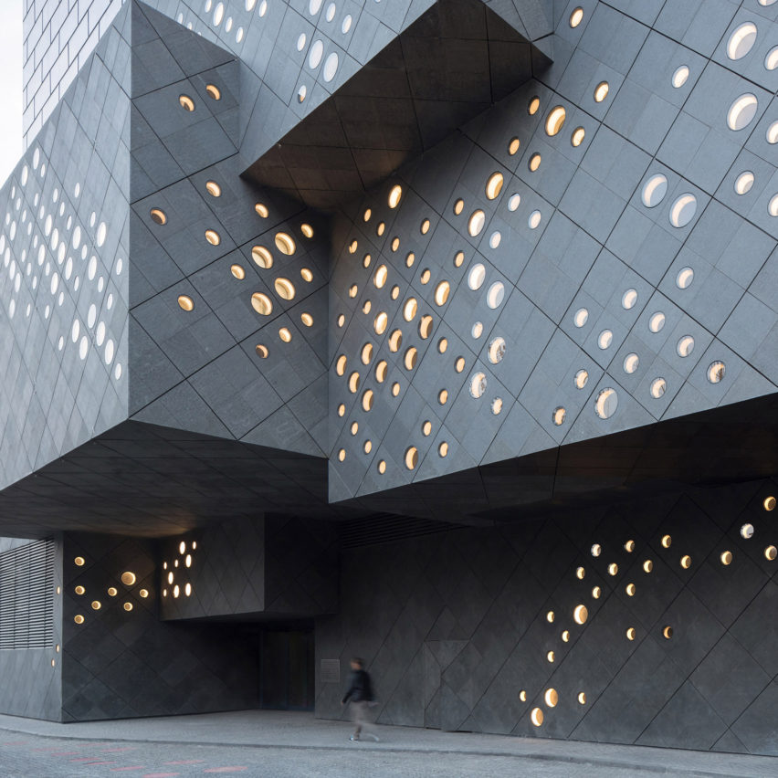 guardian-arts-centre-ole-scheeren-architecture-beijing-china-_dezeen_sq1-852×852 arquitetura china; edifícios mais significativos de pequim