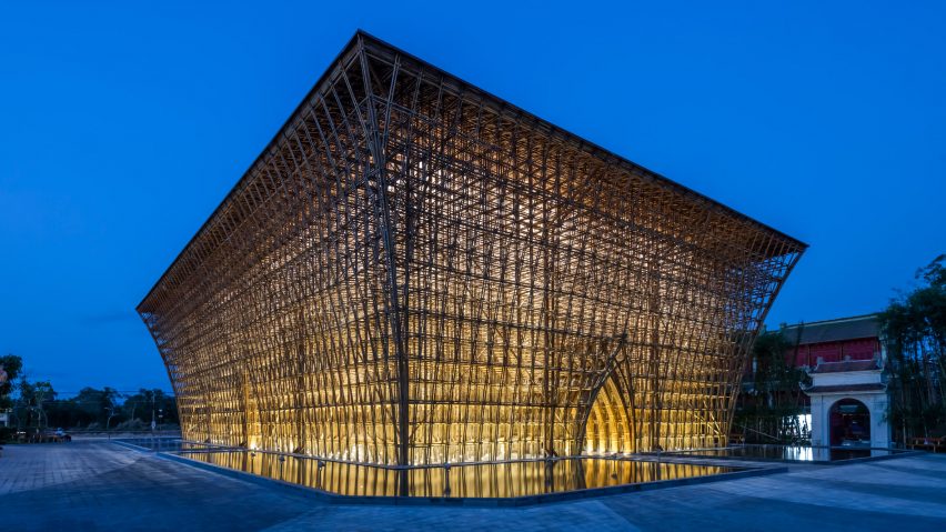 Edifício sustentável feito de bambu no vietnã