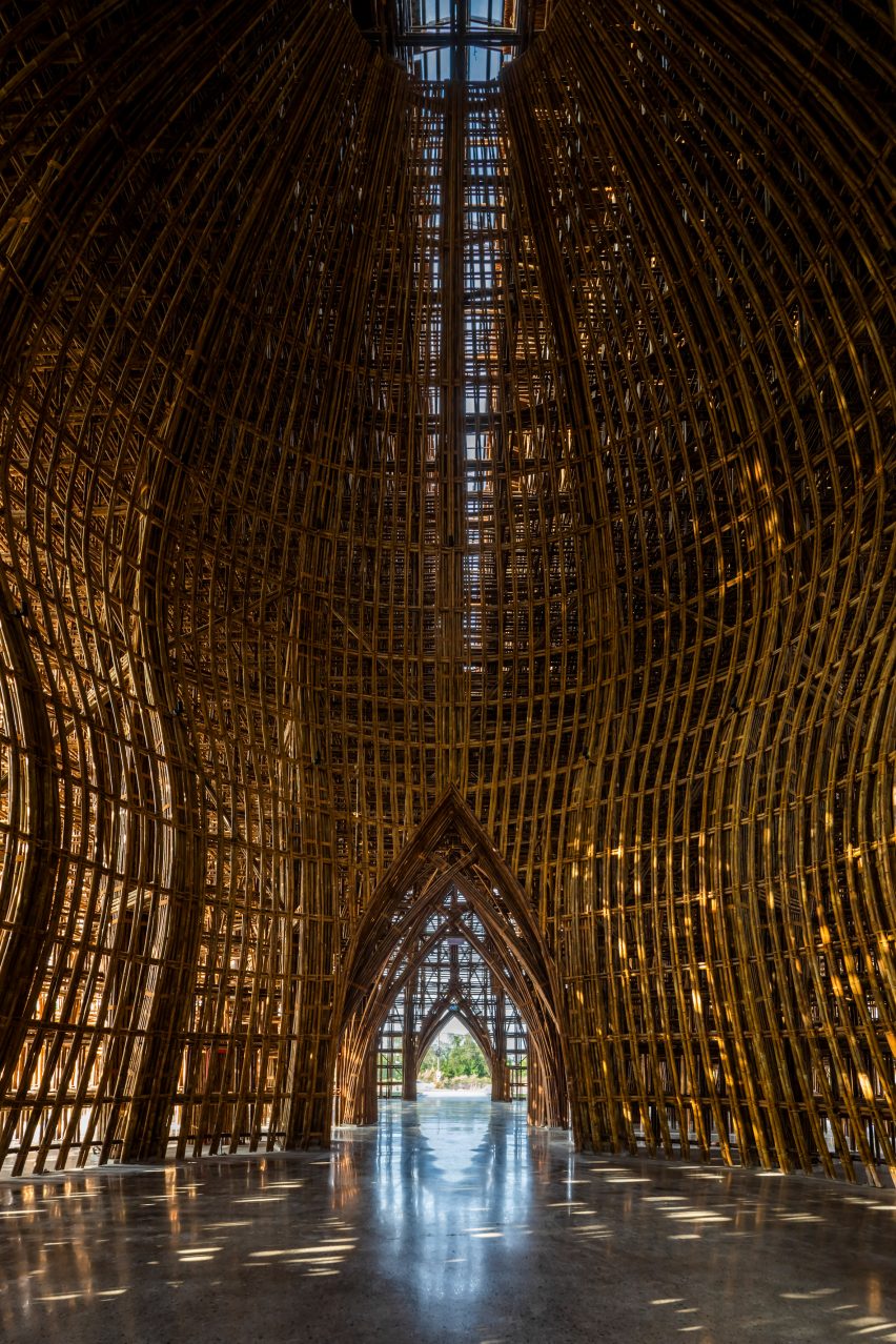 vo-trong-nghia-architects-bamboo-welcome-centre-grand-world-phu-quoc-vietnam-architecture_dezeen_2364_col_3-852×1278 Edifício sustentável feito de bambu no vietnã