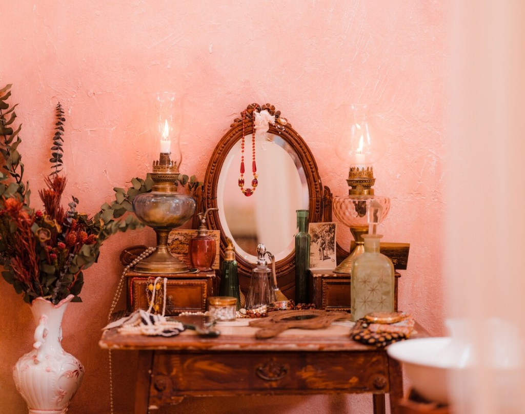 Icônico moinho do Moulin Rouge Icônico moinho do Moulin Rouge abre estadia para quarto secreto no Airbnb