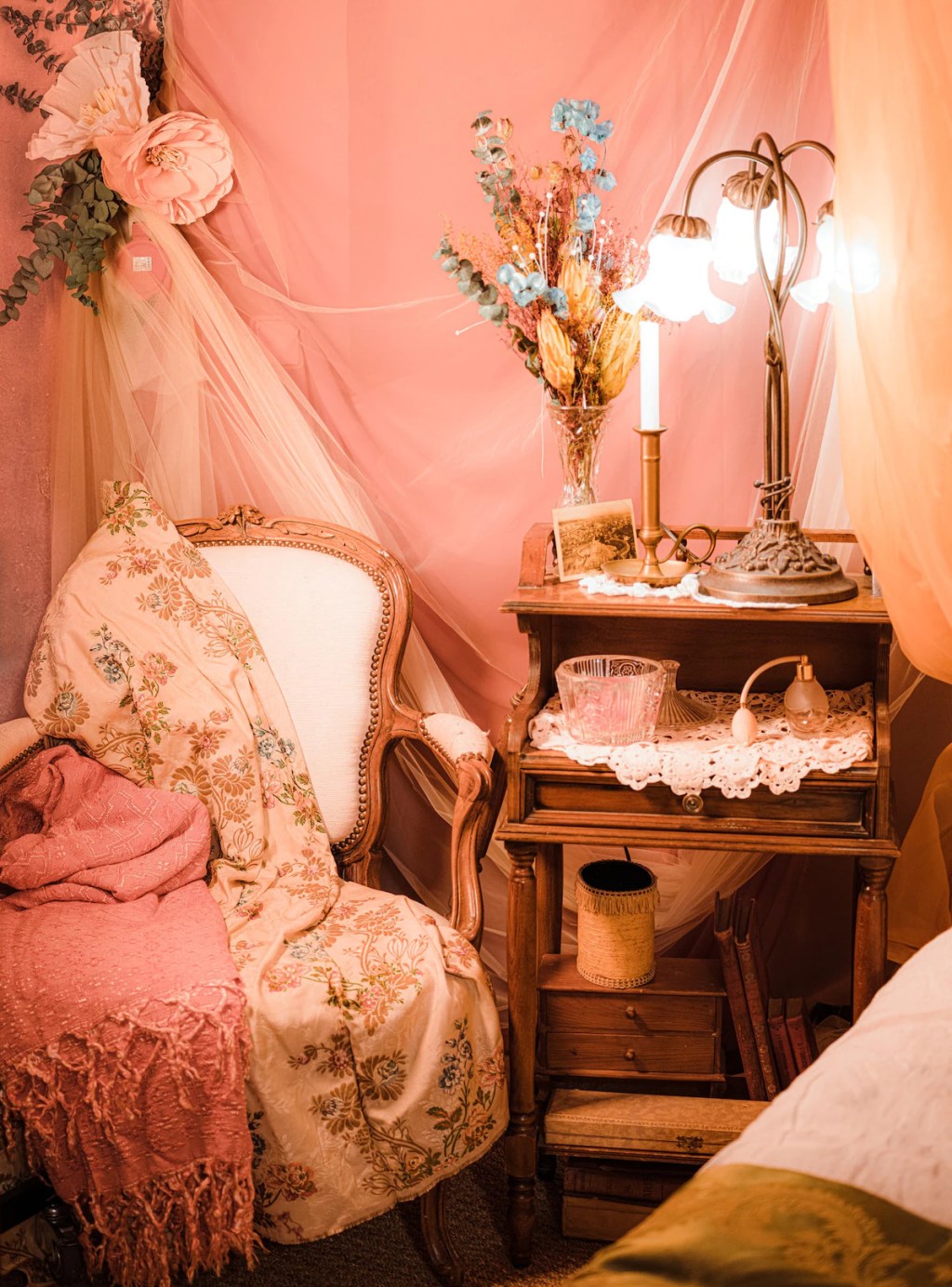 Icônico moinho do Moulin Rouge Icônico moinho do Moulin Rouge abre estadia para quarto secreto no Airbnb