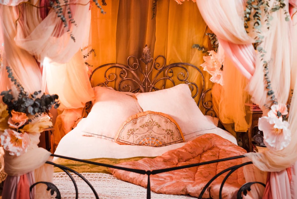 Icônico moinho do Moulin Rouge Icônico moinho do Moulin Rouge abre estadia para quarto secreto no Airbnb