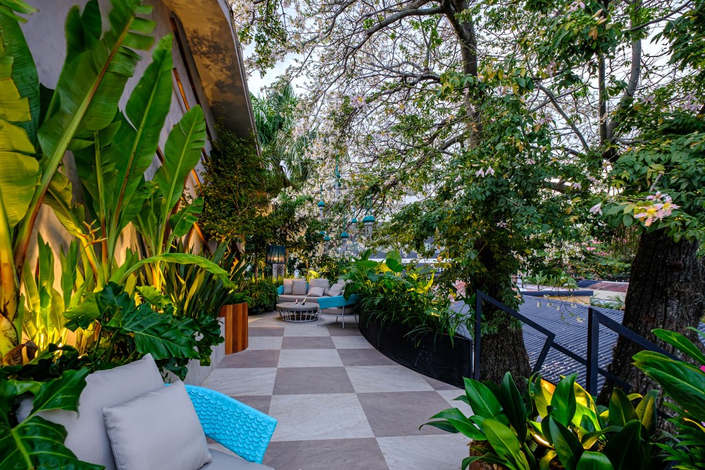 Terraza Contemporánea - Carolina Steigleder e Olivia Moreno. Ambiente da CASACOR Bolívia 2022.