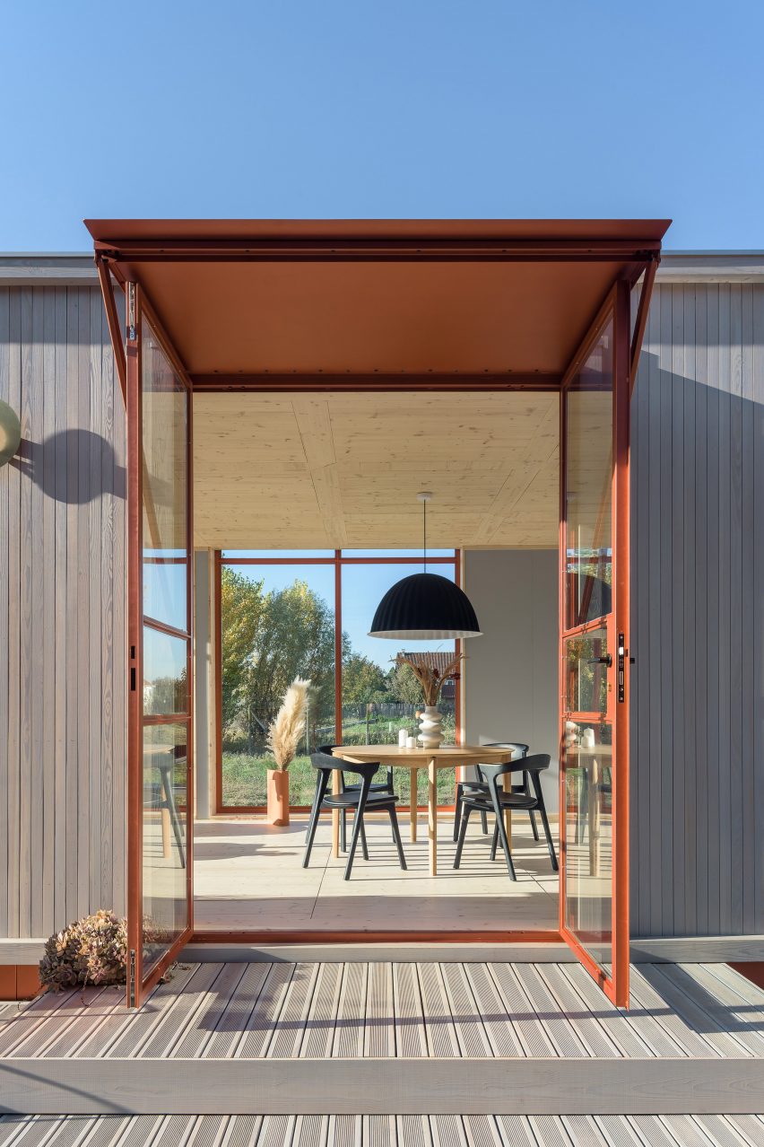 cosmic-adu-_dezeen_2364_col_4-852×1278 Cosmic ADU é uma casa auto-alimentada que não usa combustíveis fósseis