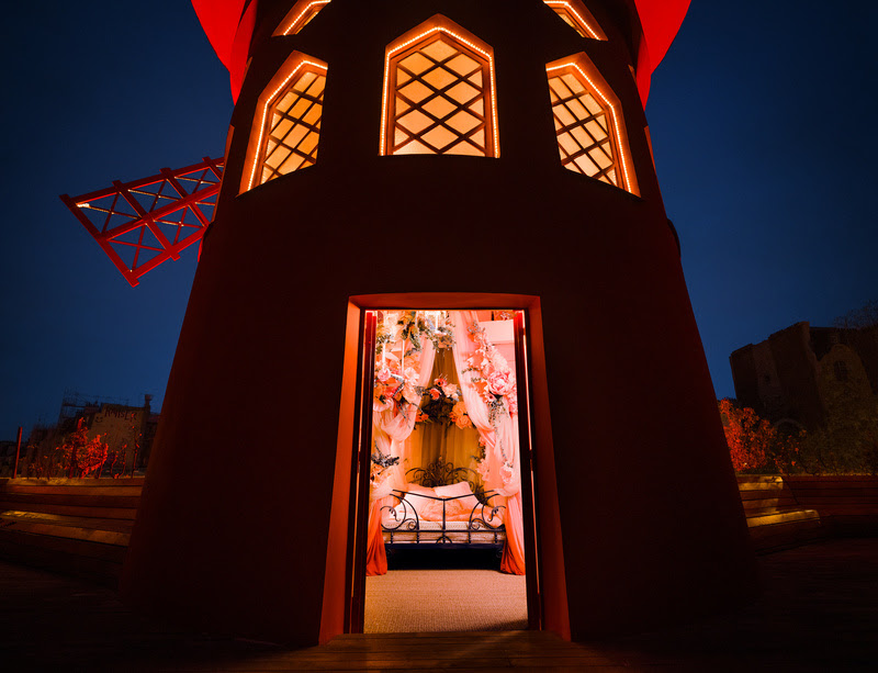Icônico moinho do Moulin Rouge Icônico moinho do Moulin Rouge abre estadia para quarto secreto no Airbnb
