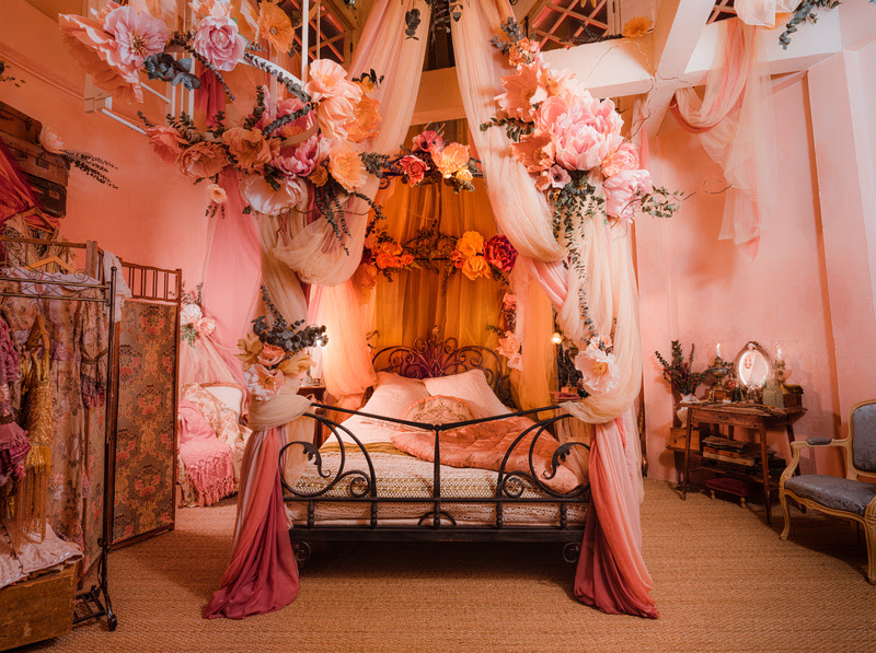 Icônico moinho do Moulin Rouge Icônico moinho do Moulin Rouge abre estadia para quarto secreto no Airbnb