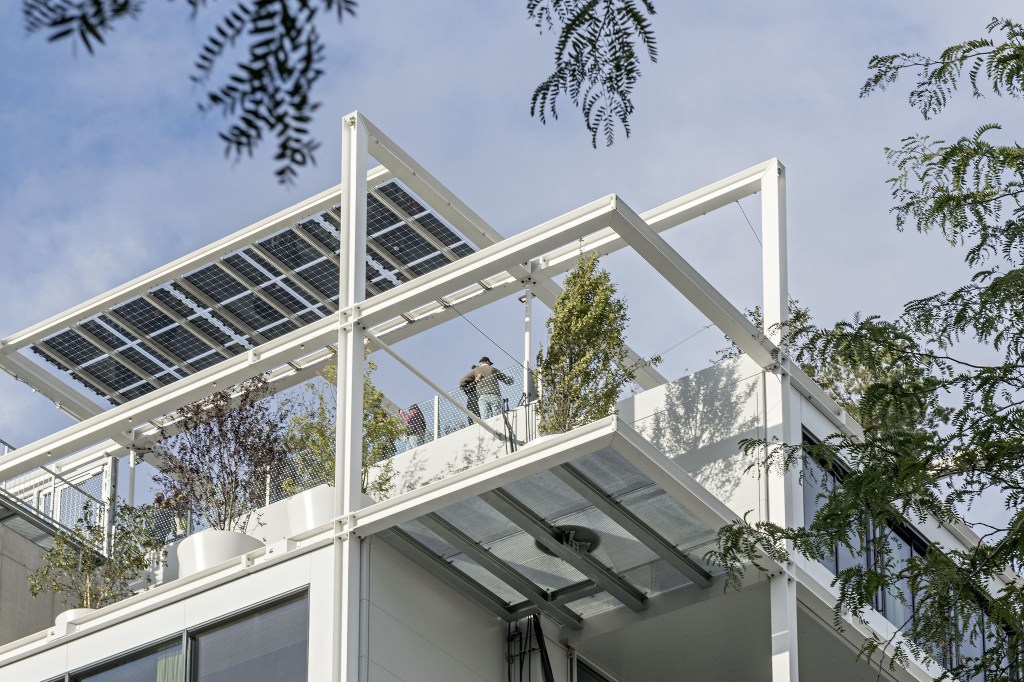 IKEA_DSC1502_exp_A4-_c__hertha_hurnaus-querkraft loja da IKEA no centro da cidade de Vienna, na Áustria, projetada pelo estúdio Querkraft Architekten.