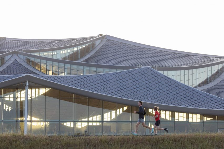 big-heatherwick-studio-google-bay-view-campus-california-architecture_dezeen_2364_col_10-852×568 Novo campus do Google é alimentado por energia livre de carbono
