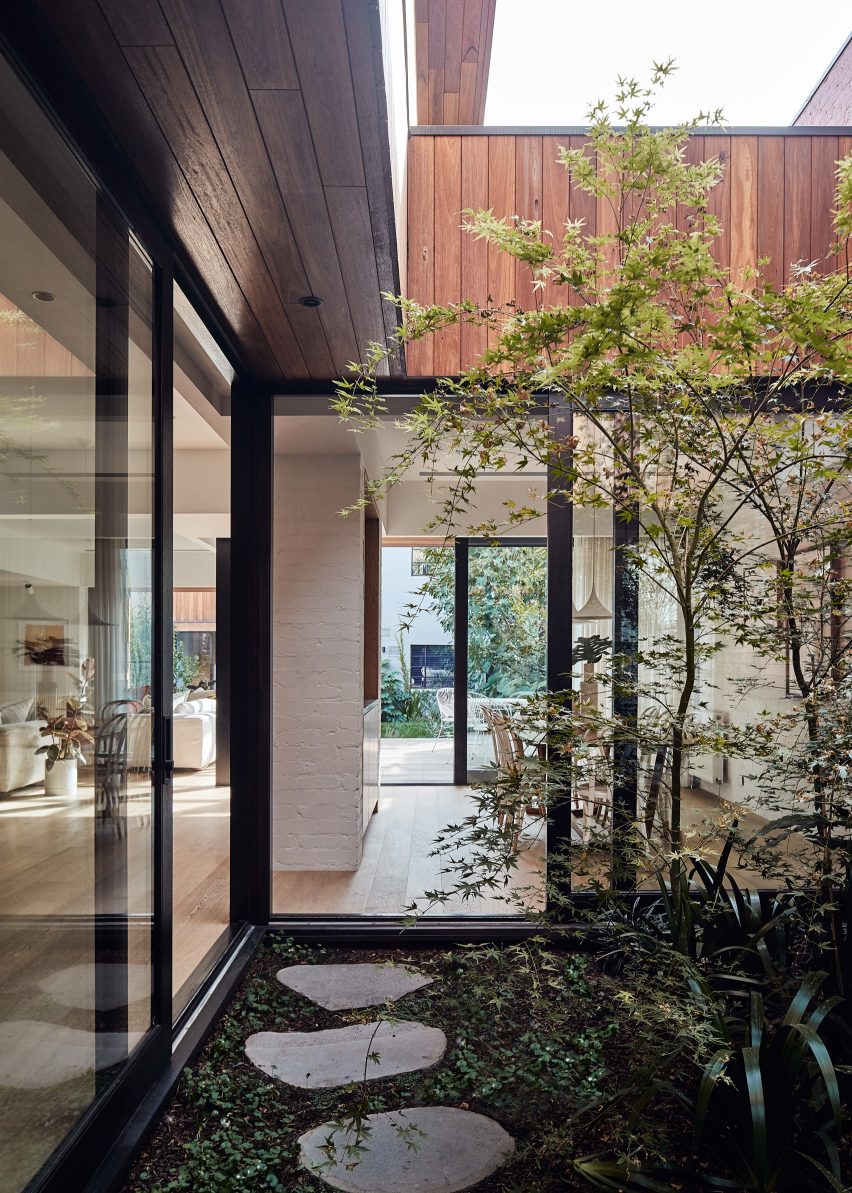 carlton-house-reddaway-architects-architecture-australia-houses-residential_dezeen_1704_col_9-852×1193 Carlton House, Austrália, por Reddaway Architects.