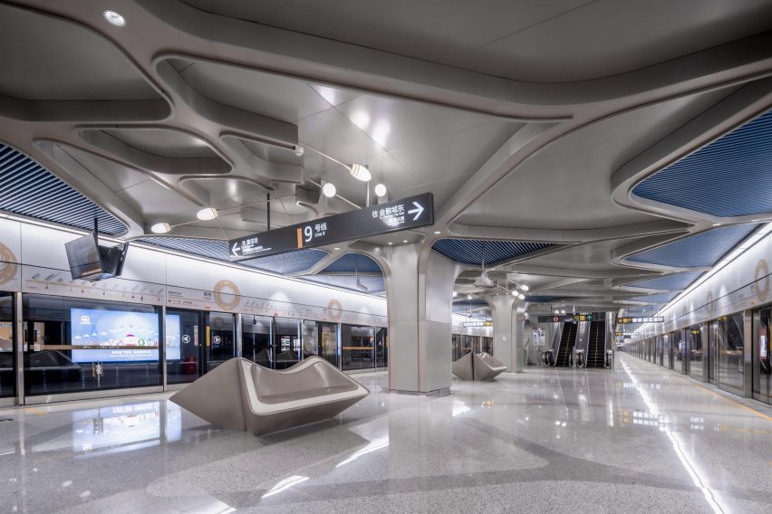 chengdu-metro-line-9-interior-design_dezeen_2364_col_3-852×568 Linha 9- Chengdu, China