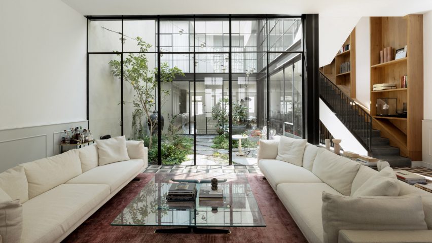 neve-tzedek-patio-house-1_dezeen_2364_col_hero-852×479 Casa de Neve Tzedek, Israel, por Meirav Galan.