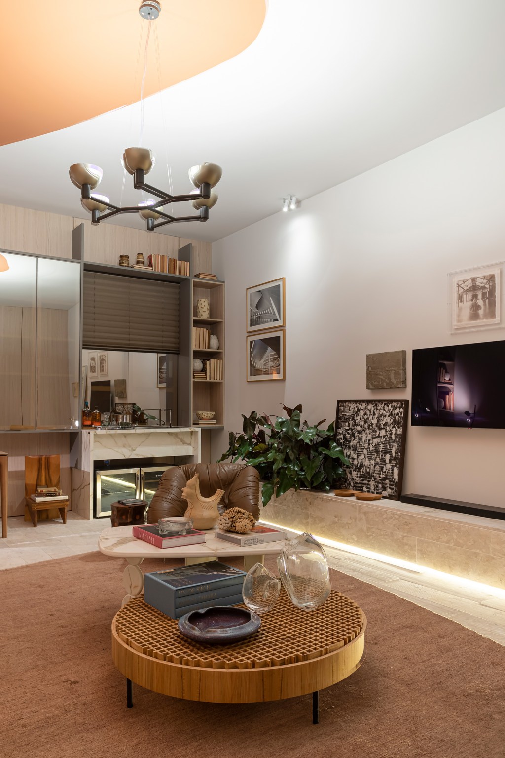 wesley-lemos-casacor-sp-2022-credito-gabriela-daltro27 wesley lemos casacor sp sao paulo 2022 estudio amorphous quadro mesa tapete luminaria