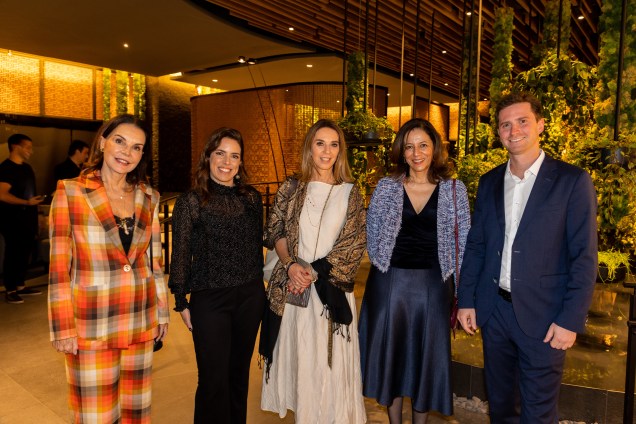 Patricia Mayer, Marina Crocomo, Esther Schattan, Cleide Gomes, Petter Schattan. Patricia Mayer, Marina Crocomo, Esther Schattan, Cleide Gomes, Petter Schattan.