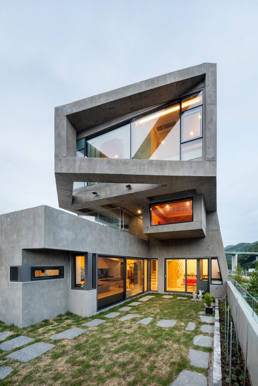 busan-times-moon-hoon-residential-architecture-south-korea_dezeen_2364_col_19-852×1276 10 prédios com formatos e fachadas inusitadas
