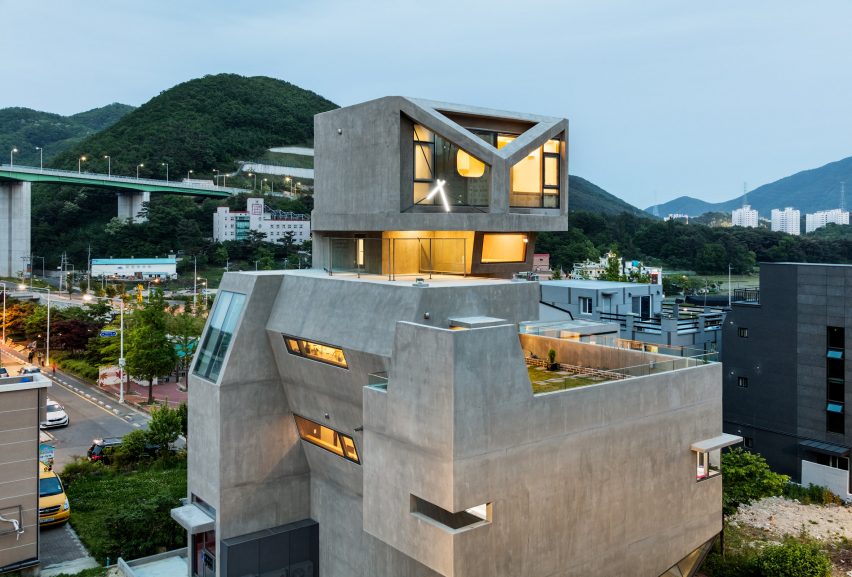 busan-times-moon-hoon-residential-architecture-south-korea_dezeen_2364_col_24-852×577 10 prédios com formatos e fachadas inusitadas