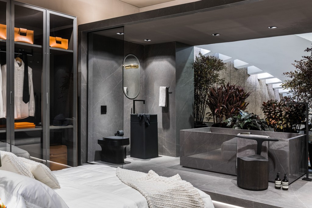 edgar-rochell-janaina-casagrande-casacor-sao-paulo-2022-credito-renato-navarro (20) edgar rochell janaina casagrande casacor sao paulo 2022 estudio 9 decoracao banheiro quarto banheira banheiro armario