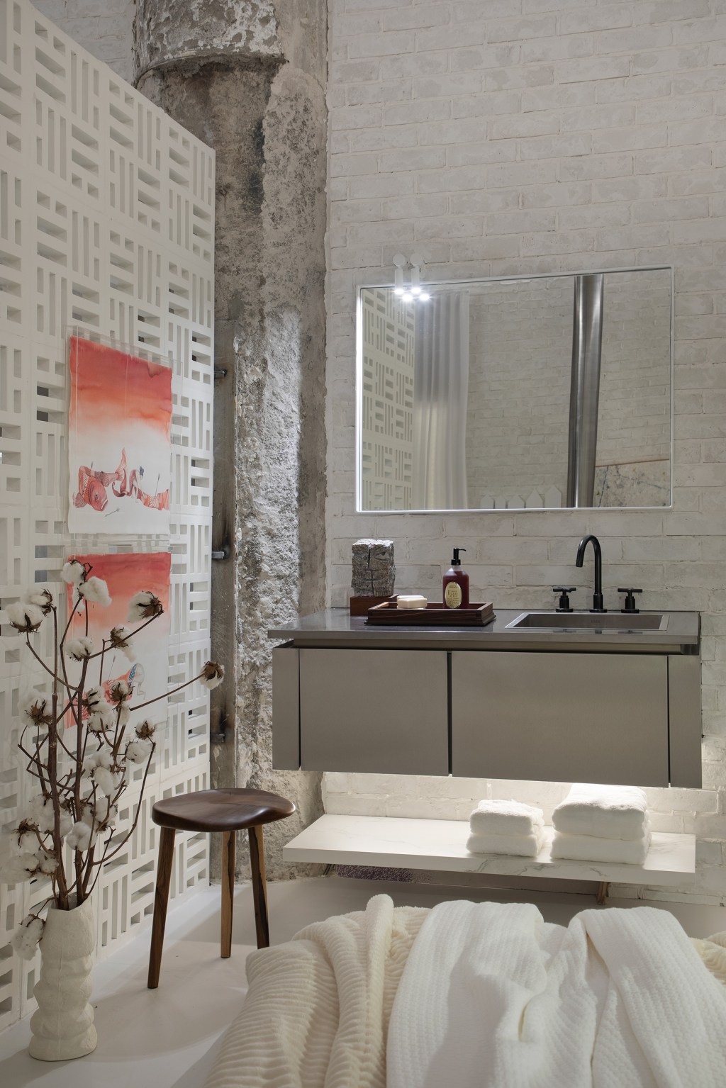 gregory-copello-estudio-ostuni-casacor-sao-paulo-2022-credito-denilson-machado06 gregory copello estudio ostuni casacor sao paulo 2022 decoracao design mostras banheiro cobogo branco