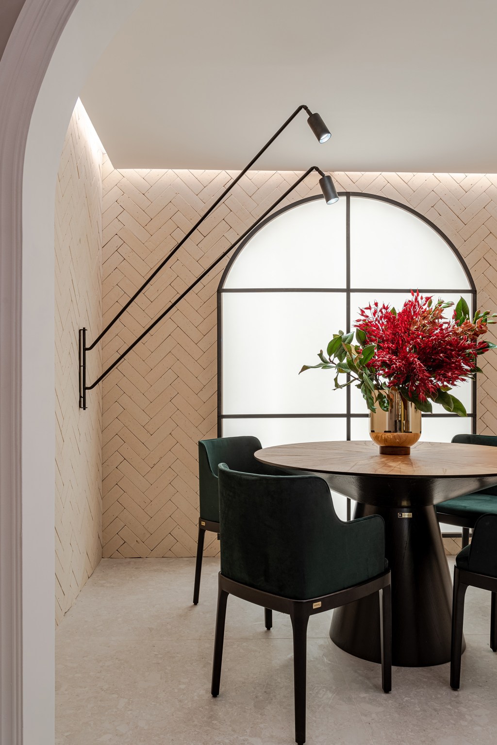 sabrina-salles-arquitetura-design-canto-toscana-casacor-sp-2022-credito-gabriela-daltro20 sabrina salles arquitetura design canto toscana decor decoracao casacor sao paulo 2022 sala jantar cadeira