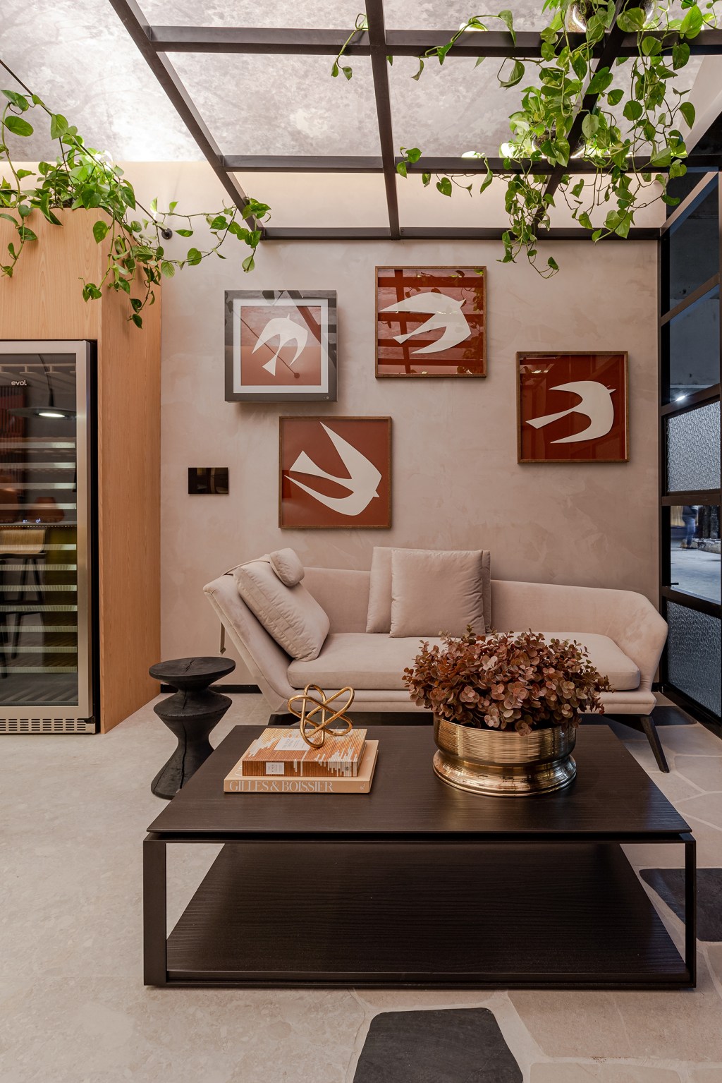 sabrina-salles-arquitetura-design-canto-toscana-casacor-sp-2022-credito-gabriela-daltro28 sabrina salles arquitetura design canto toscana decor decoracao casacor sao paulo 2022 sala estar sofa mesa quadro