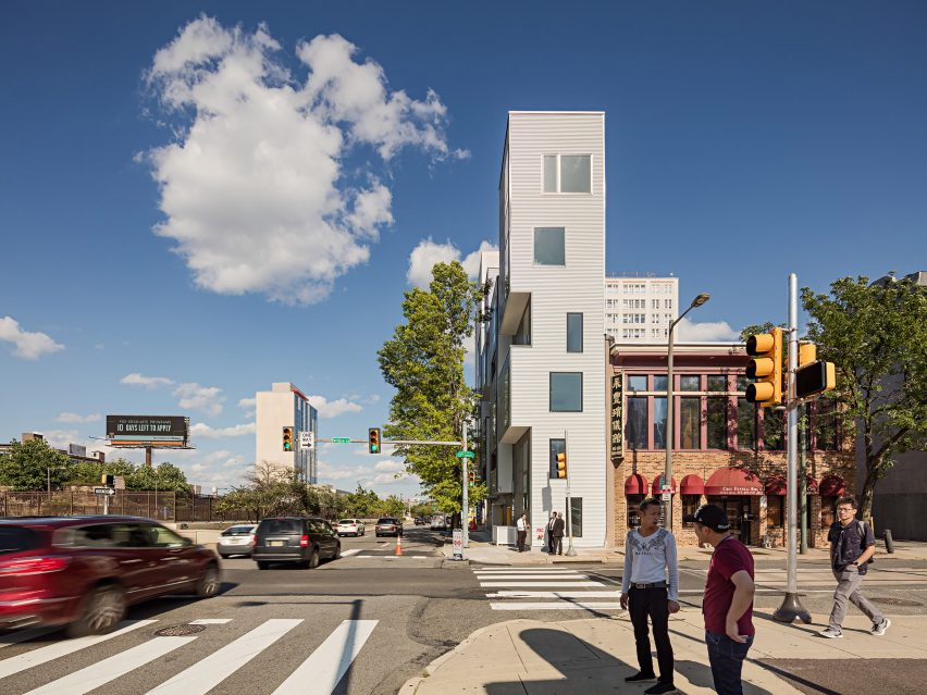 xs-house-isa-architecture-housing-philadelphia-pennsylvania-usa_dezeen_2364_col_1-852×639 10 prédios com formatos e fachadas inusitadas