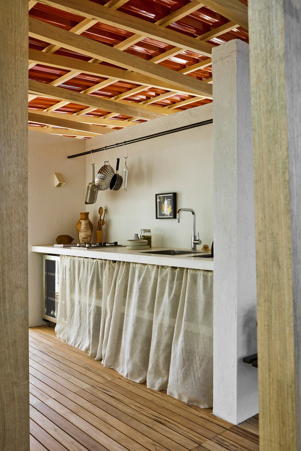 aberta-arquitetura-pavilhao-praia-casacor-minas-gerais-2022-credito-jomar-braganca-(1) aberta arquitetura pavilhao praia casacor minas gerais 2022 casa cozinha madeira