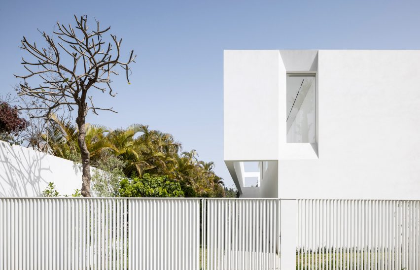 pitsou-kedem-k-house-tel-aviv-residential-architecture_dezeen_2364_col_0-852×548 Em Israel, a minimalista K House transborda calmaria através da arquitetura