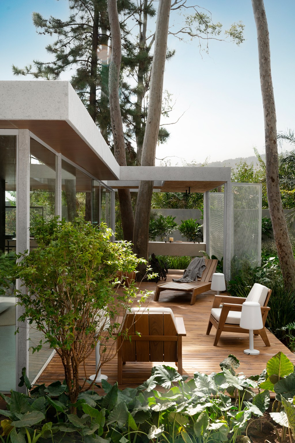 studio-126-arquitetura-palafita-do-curral-casacor-minas-gerais-2022-credito-ny18 (1) Studio 126 Arquitetura Palafita do Curral CASACOR Minas Gerais 2022 fachada jardim