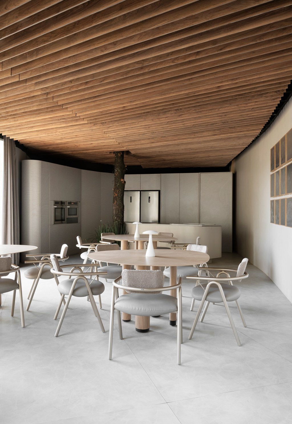 studio-arquitetonico-studio-formica-casacor-minas-gerais-2022-credito-ny18 (3) Studio Arquitetônico Studio Formica CASACOR Minas Gerais 2022 sala mesa cadeira