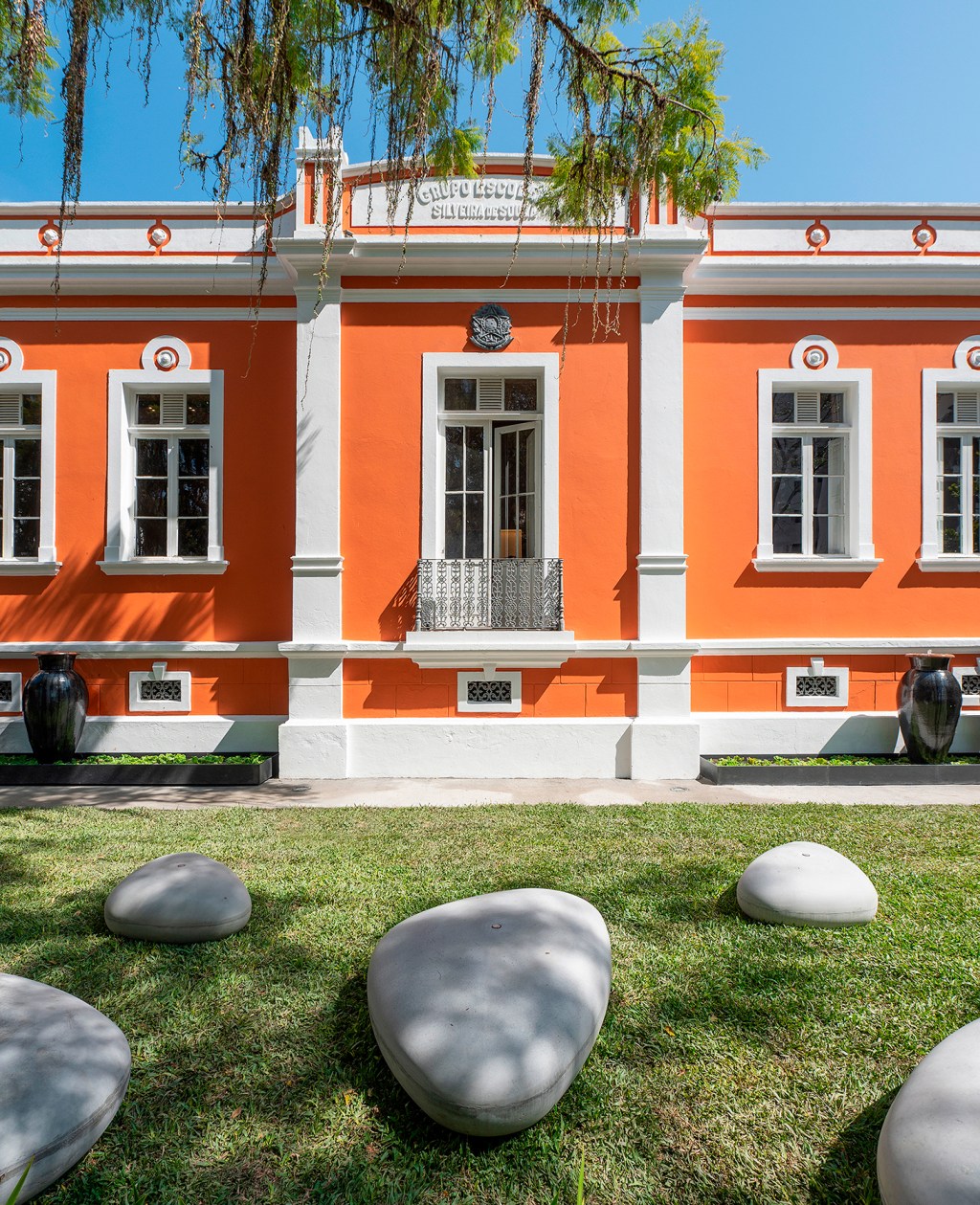 Ana-trevisan-espacos-vivos-jardim-bem-te-vi-casacor-santa-catarina-2022-credito-lio-simas (2) Ana Trevisan Espaços Vivos Jardim Bem-Te-Vi CASACOR Santa Catarina 2022 paisagismo pufes vasos fachada