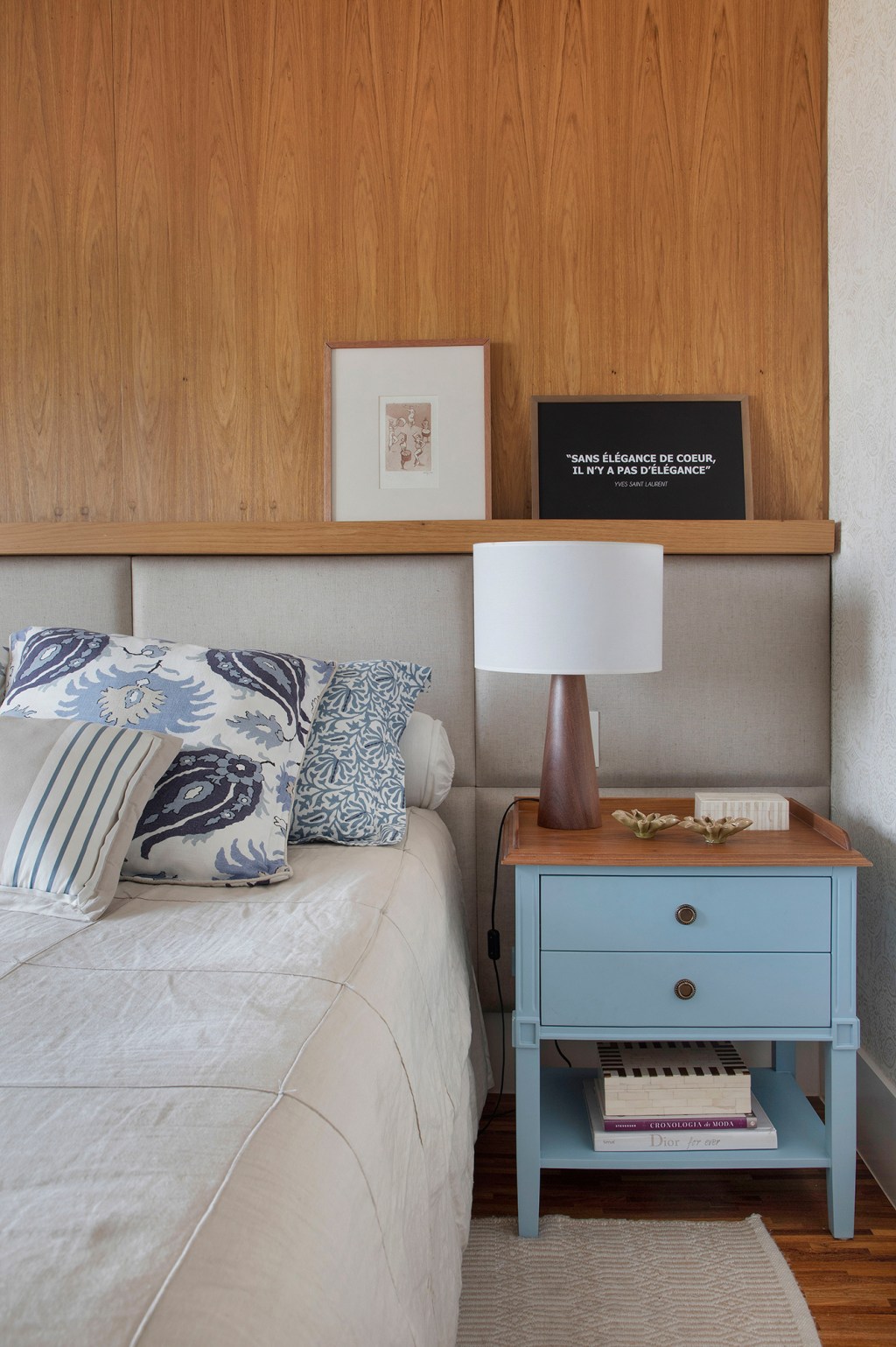 apartamento-160-m2-barra-tijuca-decor-contemporaneo-chique-credito-denilson-machado (17) apartamento rio de janeiro bezamat arquitetura quarto cama marcenaria