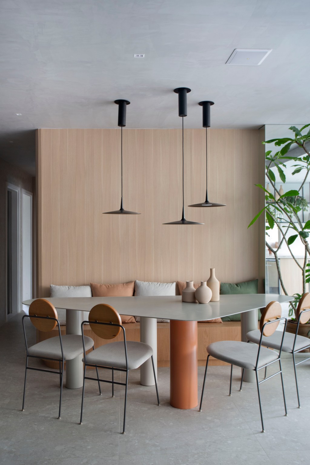 apartamento-de-145-m²-mescla-estilo-escandinavo-e-cultura-japonesa-no-decor (2) apartamento decoracao up3 arquitetura rio de janeiro japandi escandinavo japao sala jantar