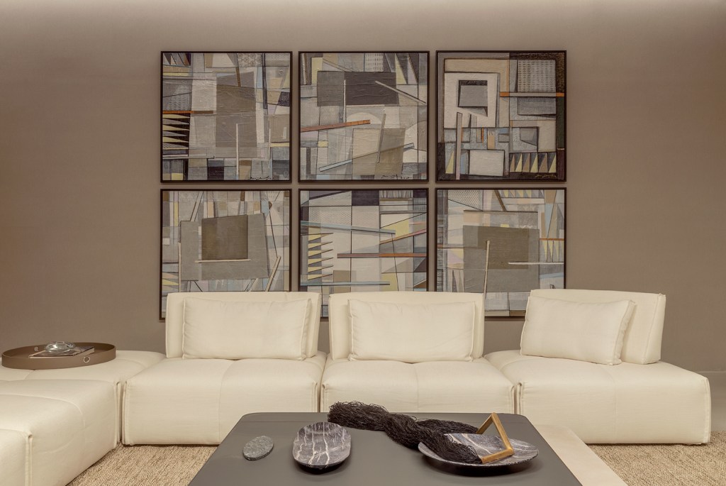 dalilla-menegotto-espaco-llar-casacor-brasilia-2022-credito-edgard-cesar (2) Dalilla Menegotto Espaço LLar CASACOR Brasília 2022 sala sofa quadro tapete mesa
