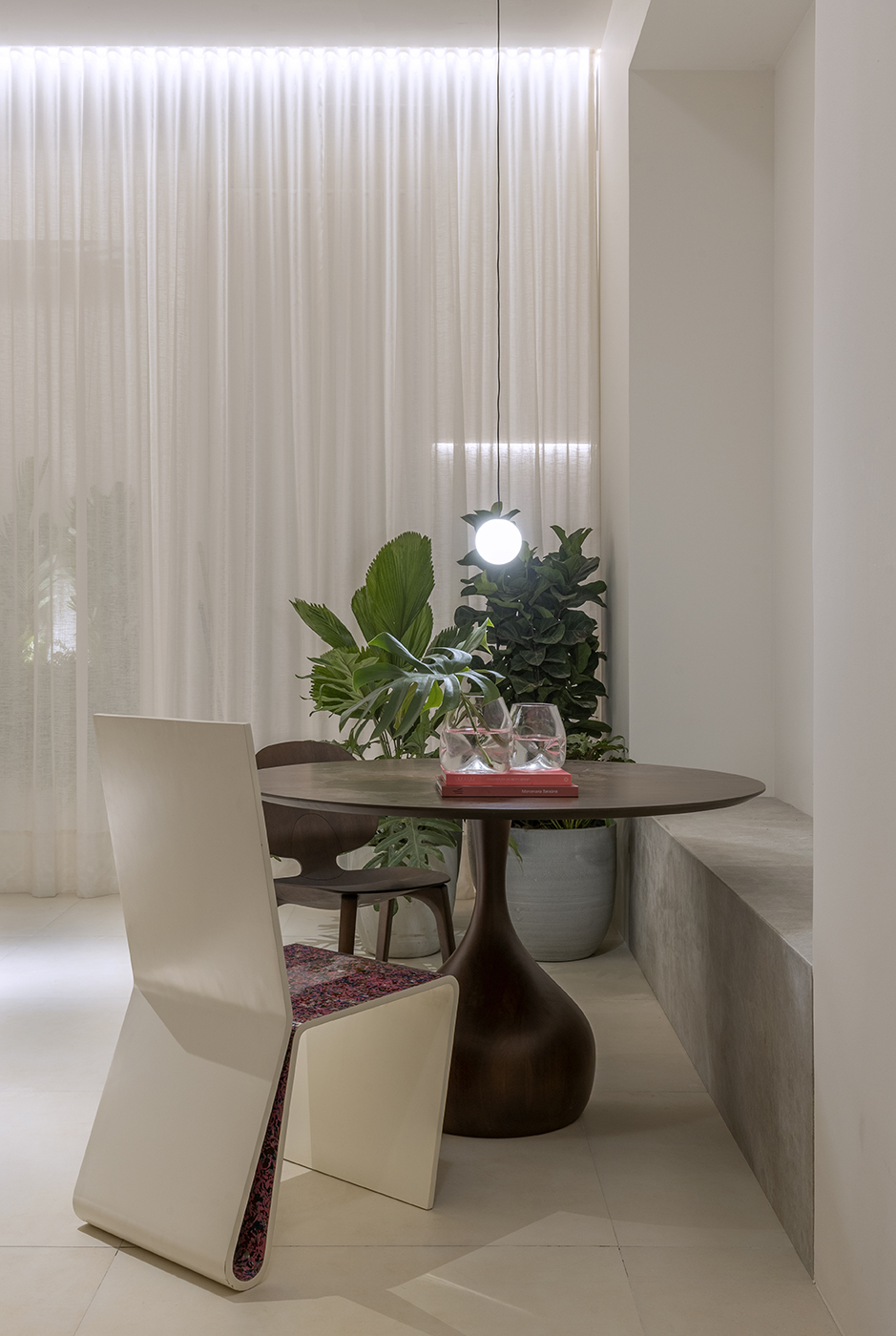 Maria Araujo Arquitetura Design Quarto Infinito CASACOR Brasília 2022 mesa cadeira jantar canto alemao