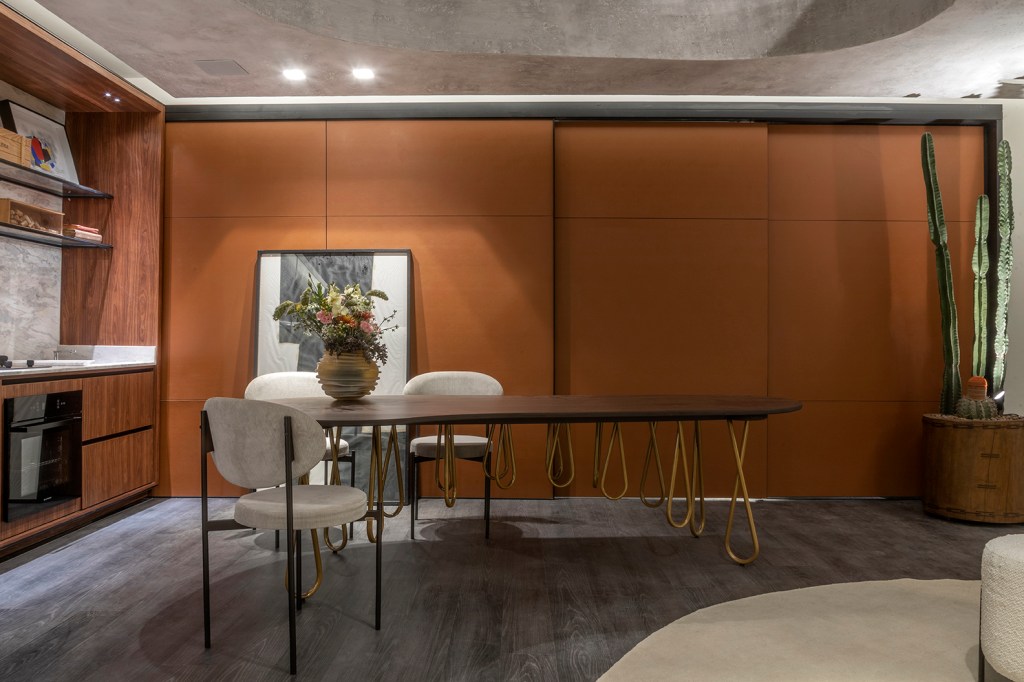 silvana-luisa-albuquerque-espaco-ser-casacor-brasilia-2022-credito-edgard-cesar (3) Silvana Luisa Albuquerque Espaço Ser CASACOR Brasília 2022 sala mesa jantar cadeira quadro