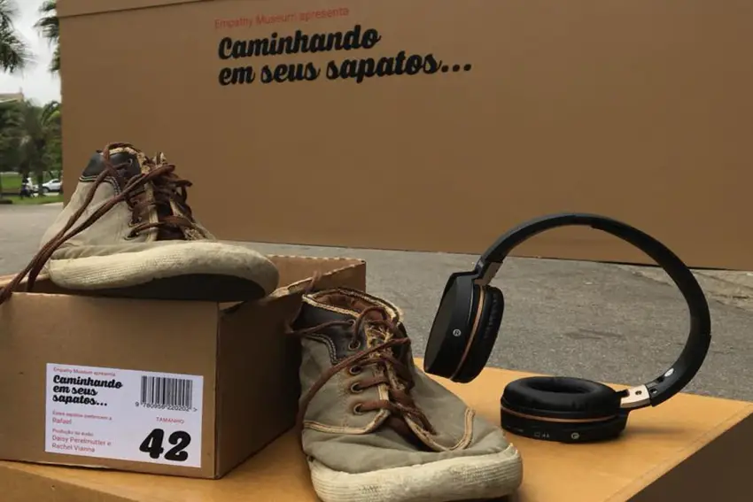 Exposição “Caminhando em seus sapatos…” /