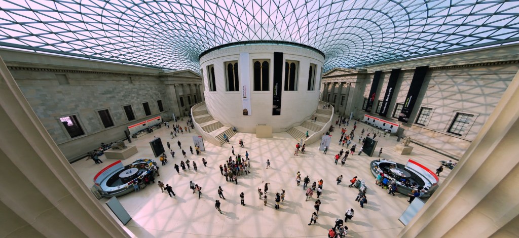 viktor-forgacs-TLHBQtzAEfU-unsplash Great Court no British Museum, por Foster + Partners (Londres- 2000)