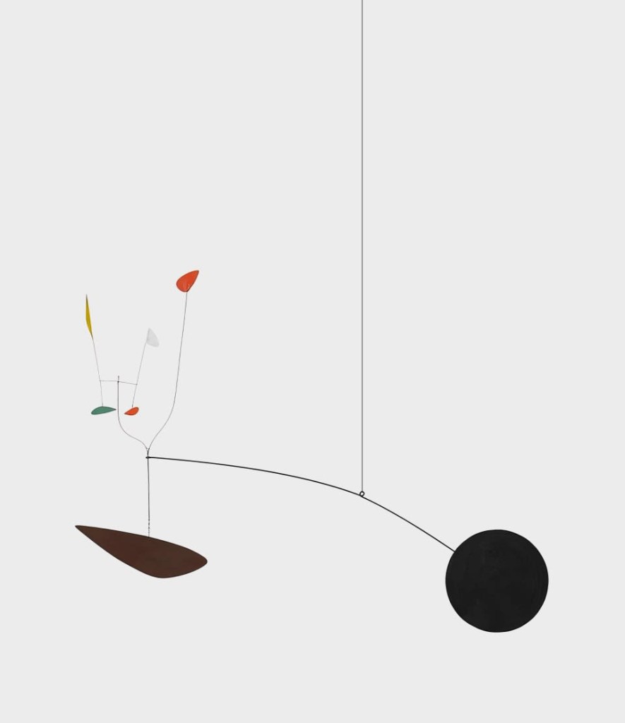 Alexander Calder, Black Disc with Flags, c. 1939. Galeria LGDR