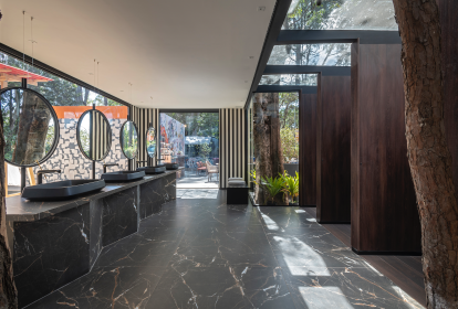 Cioli Stancioli Arquitetura e Design Banheiro Público CASACOR Minas Gerais 2022 espelho bancada