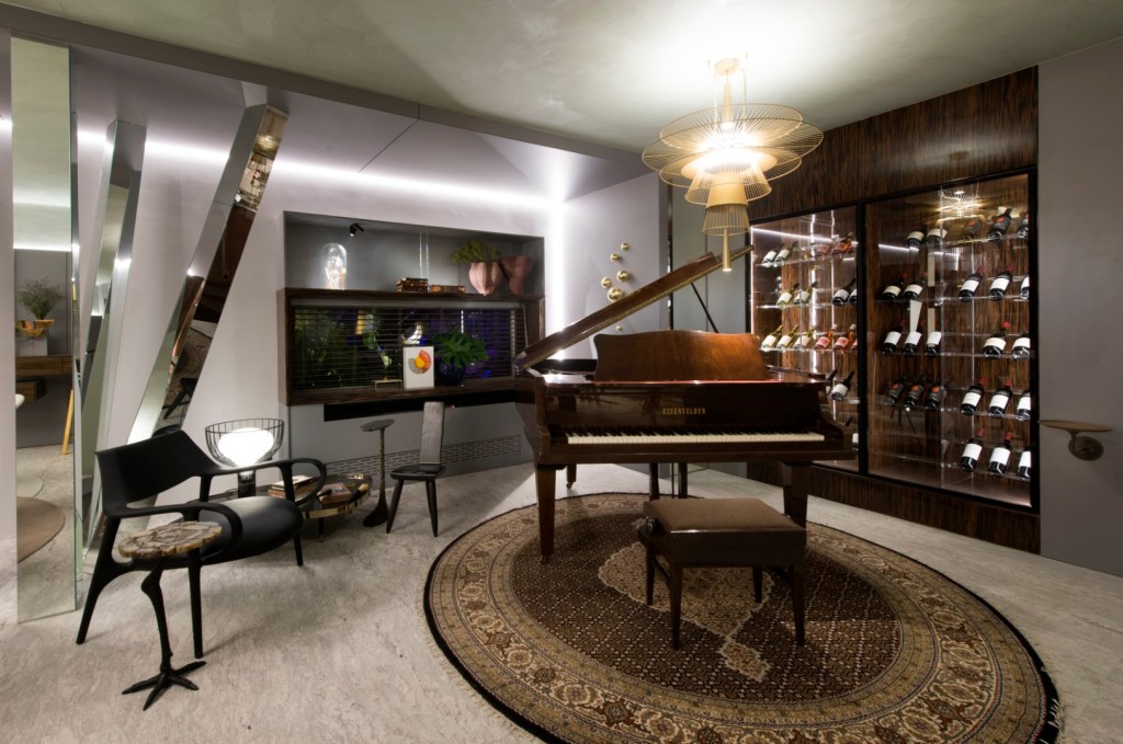 elias-petruco-repouso-grandes-casacor-ceara-2022-credito-esdras-guimaraes (4) Elias Petruço Repouso dos Grandes CASACOR Ceará 2022 sala musica piano tapete adega poltrona