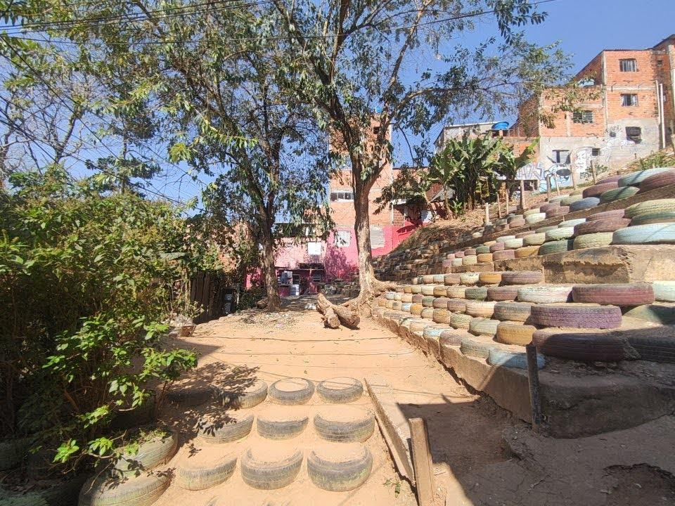 unnamed (17) Fazendinhando arrecada doações para a construção de um playground para as crianças do Jardim Colombo se divertirem