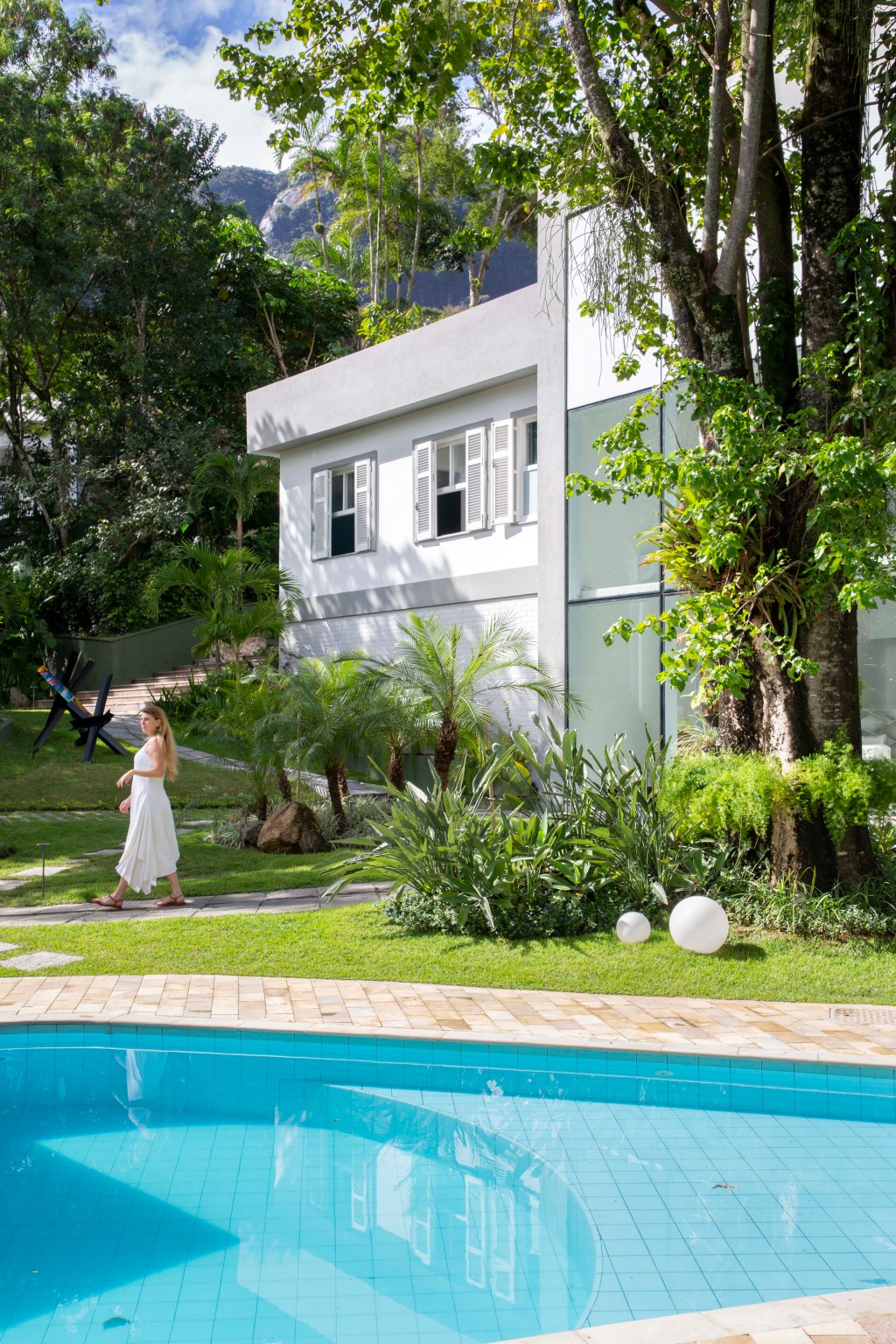 anna-luiza-rothier-cria-um-paisagismo-com-cara-de-casa-no-campo (20) Anna Luiza Rothier paisagismo casa no campo jardim rio de janeiro plantas piscina