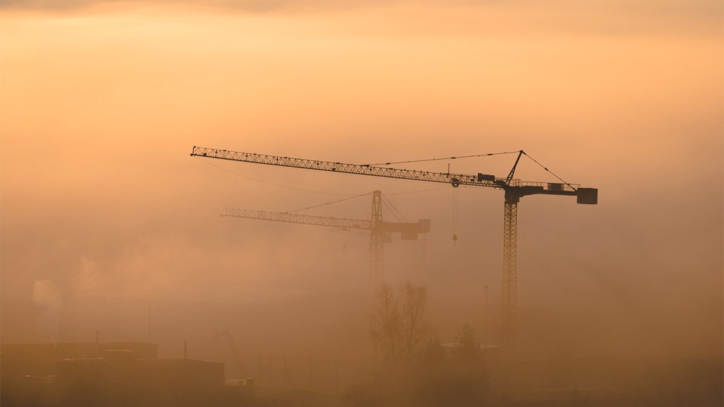 cranes-mist-haze-hero_dezeen_1704_col_0 COP 27: O que evento significou para a arquitetura e a construção civil?