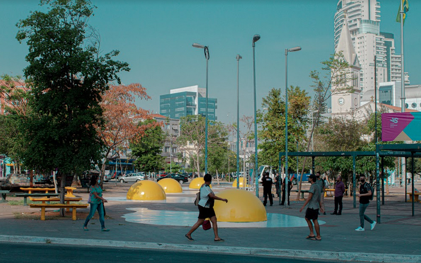 eggcident A instalação artística Eggcident do artista holandês Henk Hofstra na Virada Sustentável em Porto Alegre 2020.