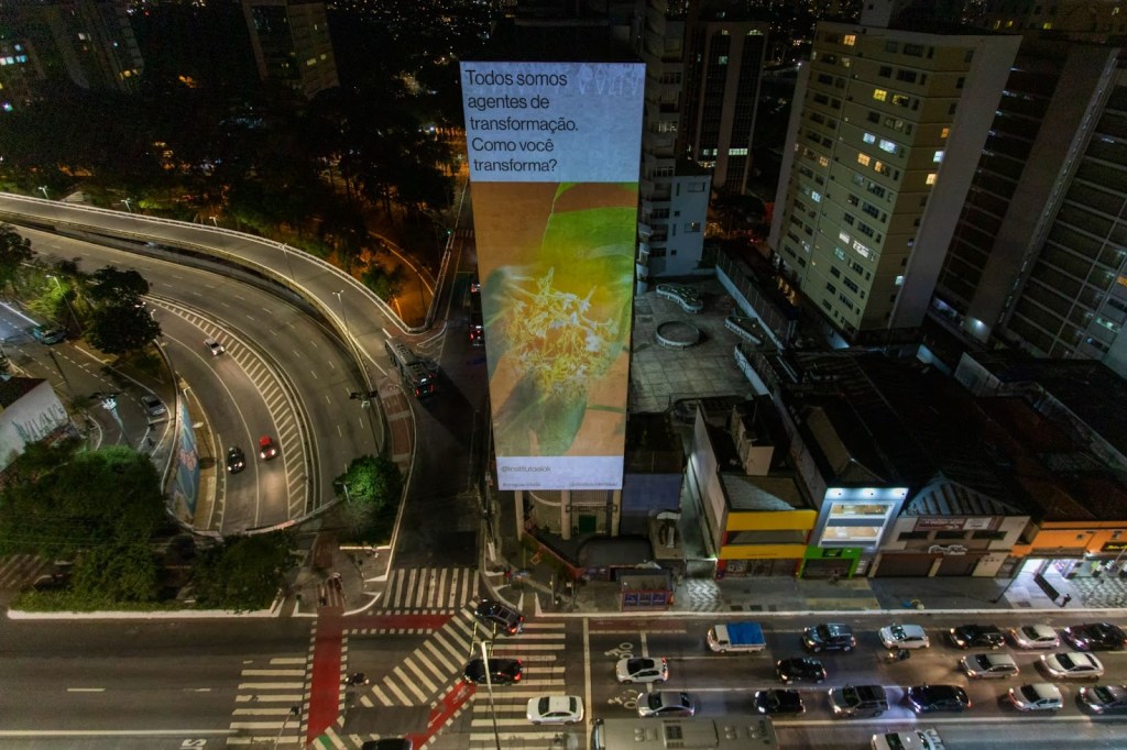 virada-sustentavel-sao-paulo-2021 Projeção em empena de prédio na região da Avenida Paulista na Virada Sustentável 2021.