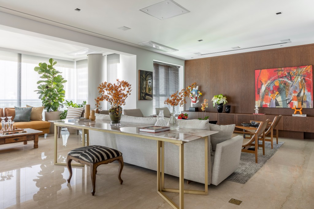 AdrianaFarias_R.CandidoLacerda_(RafaelRenzo)-4 Após reforma, apartamento ganha sala de estar integrada de 150 m² Adriana Faria