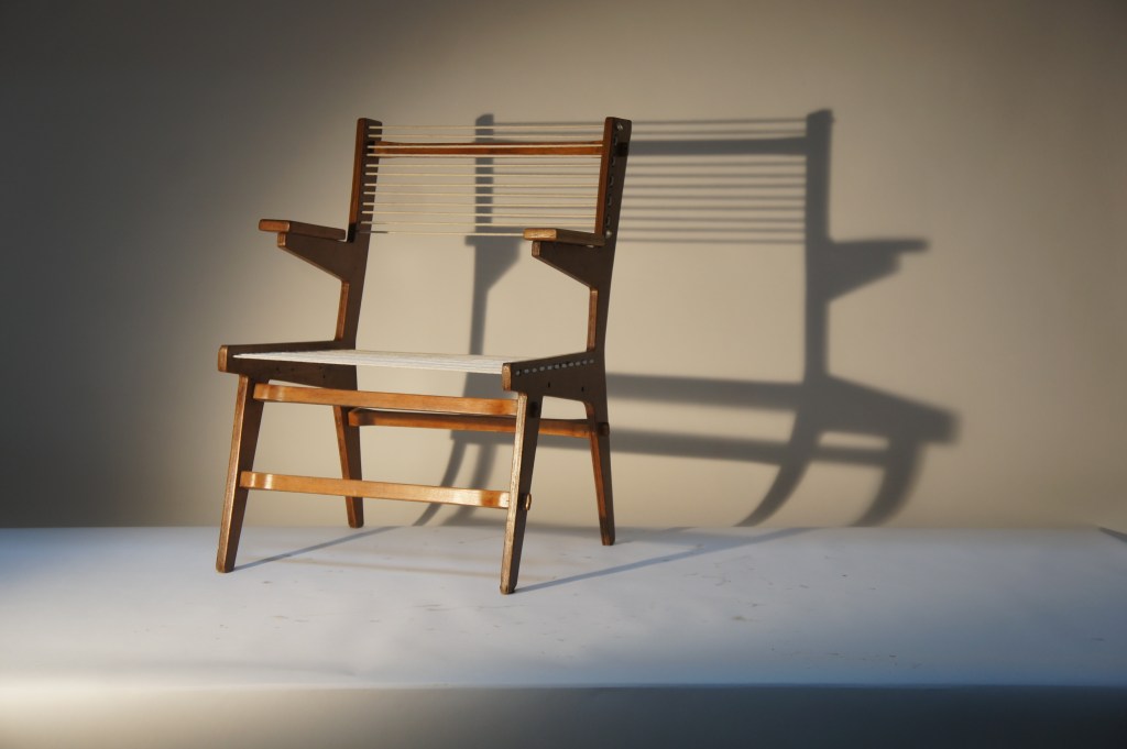 LINA BO BARDI DESIGNER_ Cadeira de cordas_1948_Crédito Sergio Campos_02 Cadeira de cordas de Lina Bo Bardi /