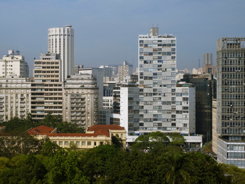 oscar_niemeyer_edificios_no_centro_de_sao_paulo_eiffel_02 Edifício Eiffel projetado por Oscar Niemeyer no Centro de São Paulo.